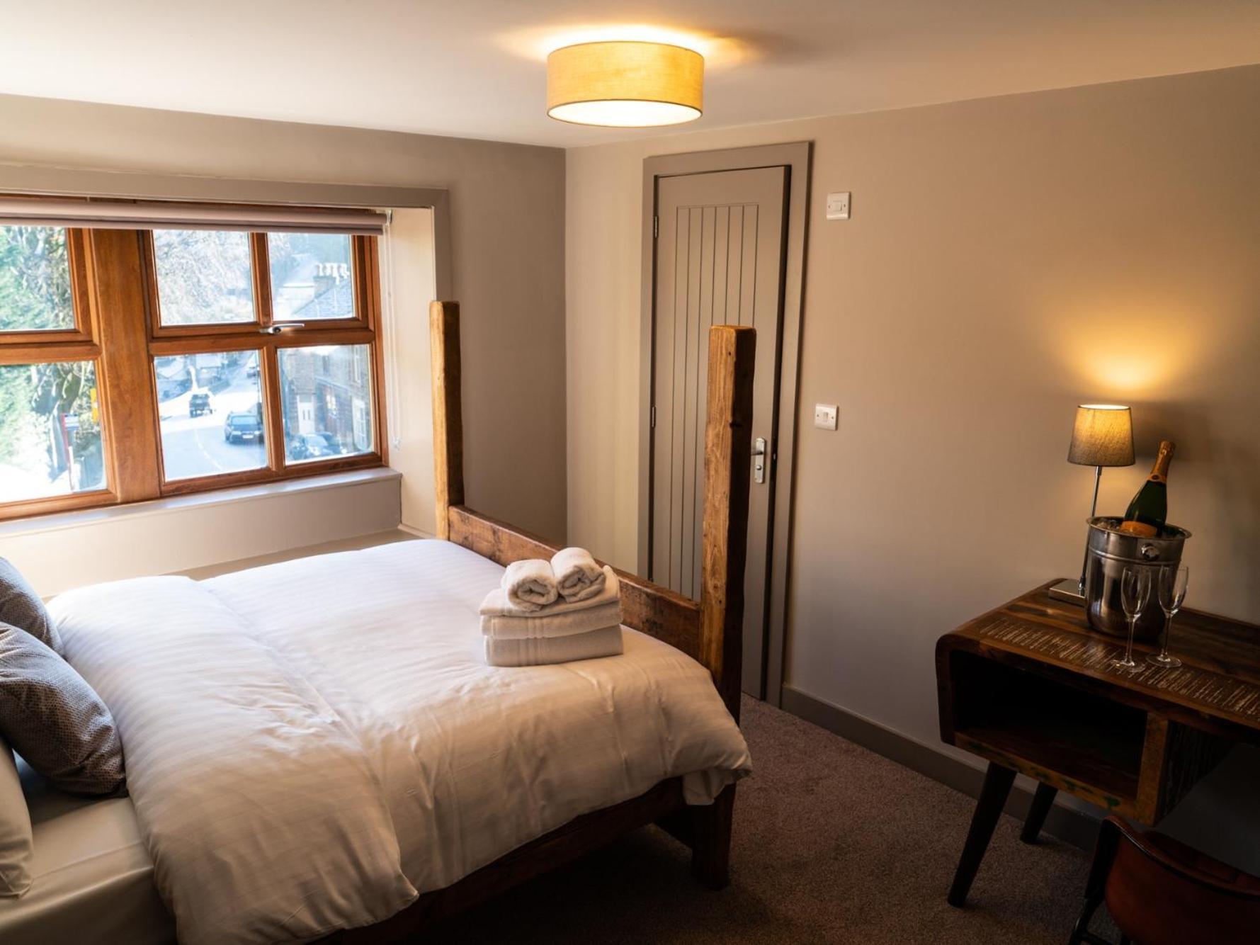 The Milestone Hotell Sowerby Bridge Rum bild